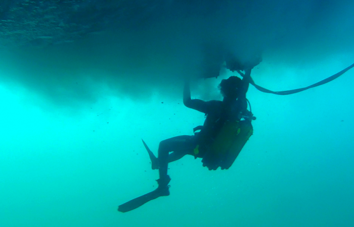 underwater-hull-cleaning underwater-hull-cleaning